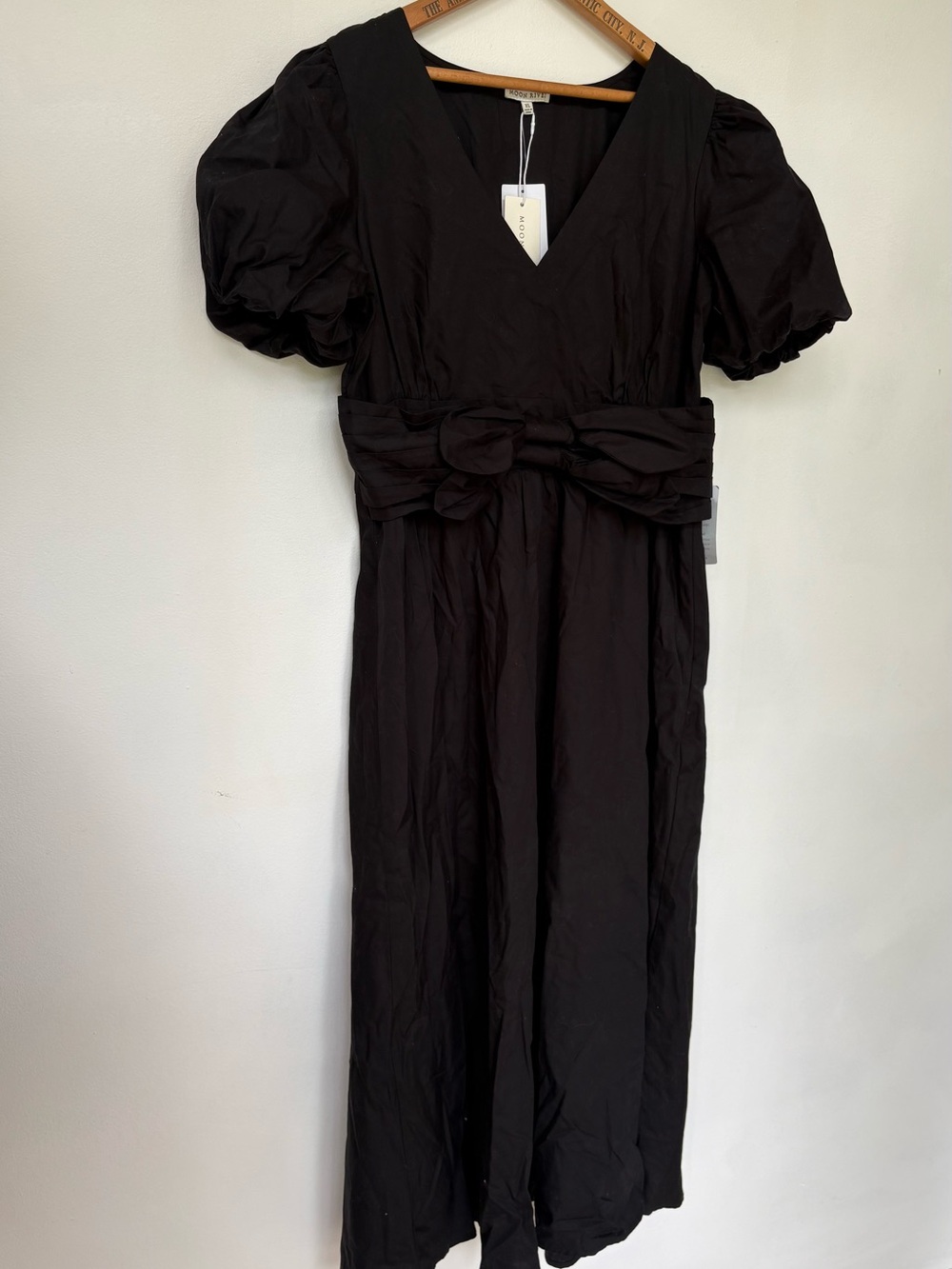 Moon River Black V-Neck Maxi Dress with Puff Sleeves and Waist Tie